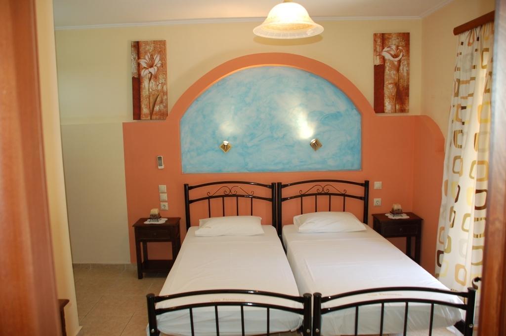 Paramonas Paramonas  Phòng bức ảnh